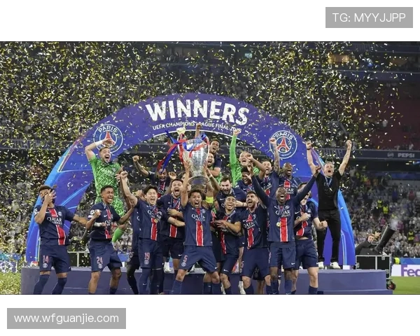 带b的足球明星们在绿茵场上的辉煌与传奇故事